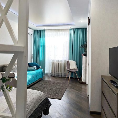 Бирюзовый Стиль Chernihiv Exterior foto