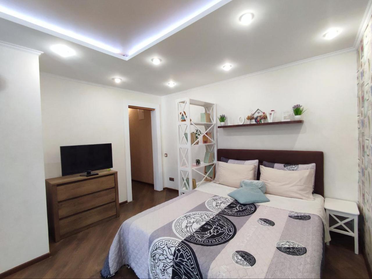 Бирюзовый Стиль Chernihiv Exterior foto